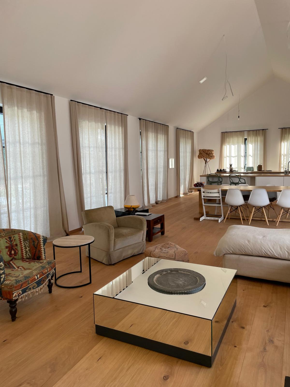 Premium Mirror Table